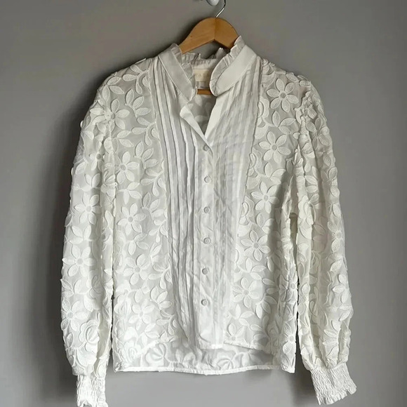 Waimari Magnolia Floral Button-Up Blouse - Picture 2 of 15